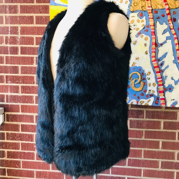 Decree Black Faux Fur Vest - Picture 3 of 7